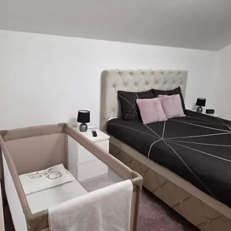 アパート Lilien Airport Ledine